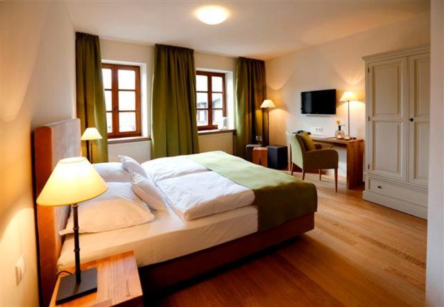 Weinkastell Zum Weissen Ross Hotel Kallstadt Eksteriør billede